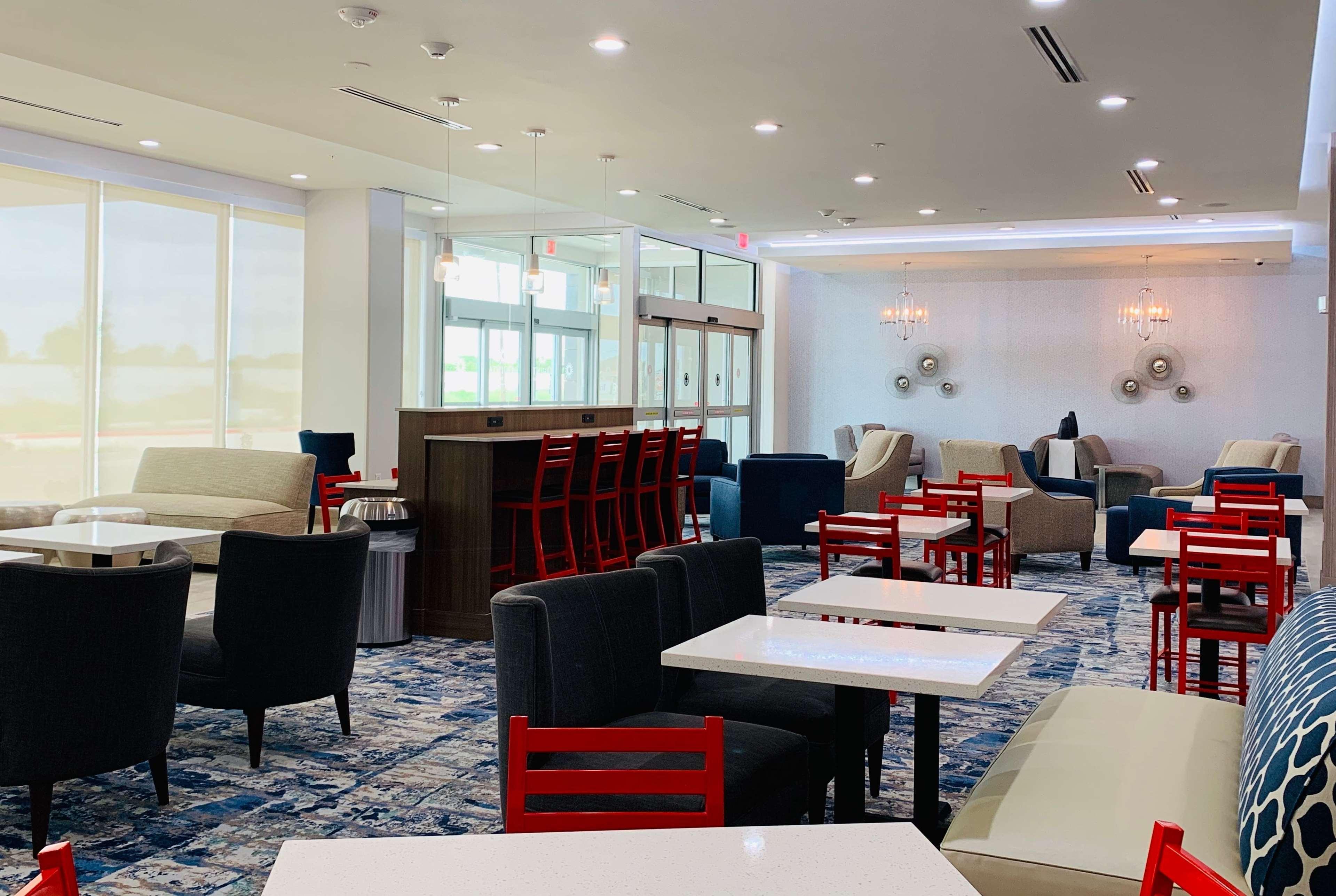 La Quinta Inn & Suites By Wyndham - Red Oak Tx Ih-35E エクステリア 写真