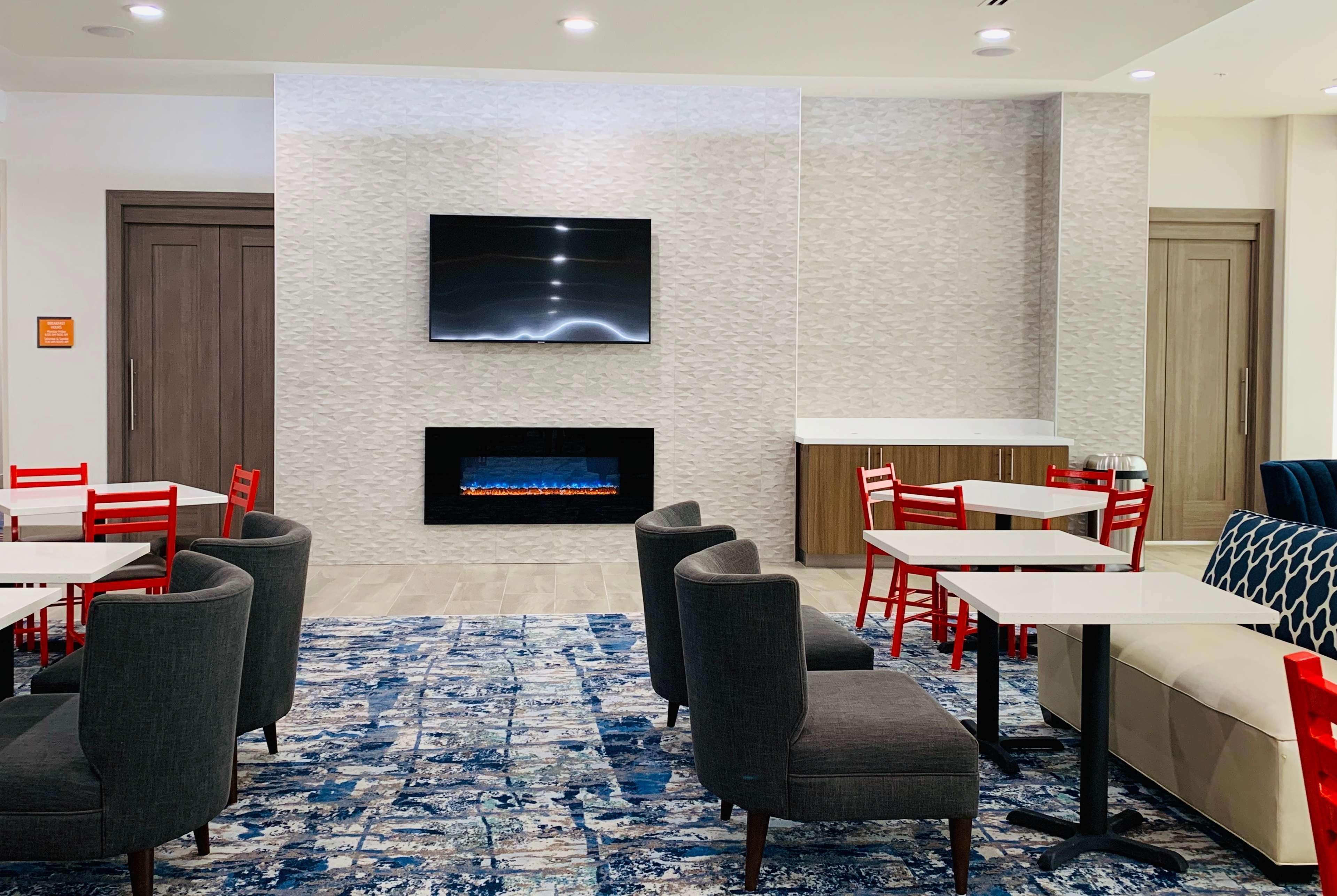 La Quinta Inn & Suites By Wyndham - Red Oak Tx Ih-35E エクステリア 写真