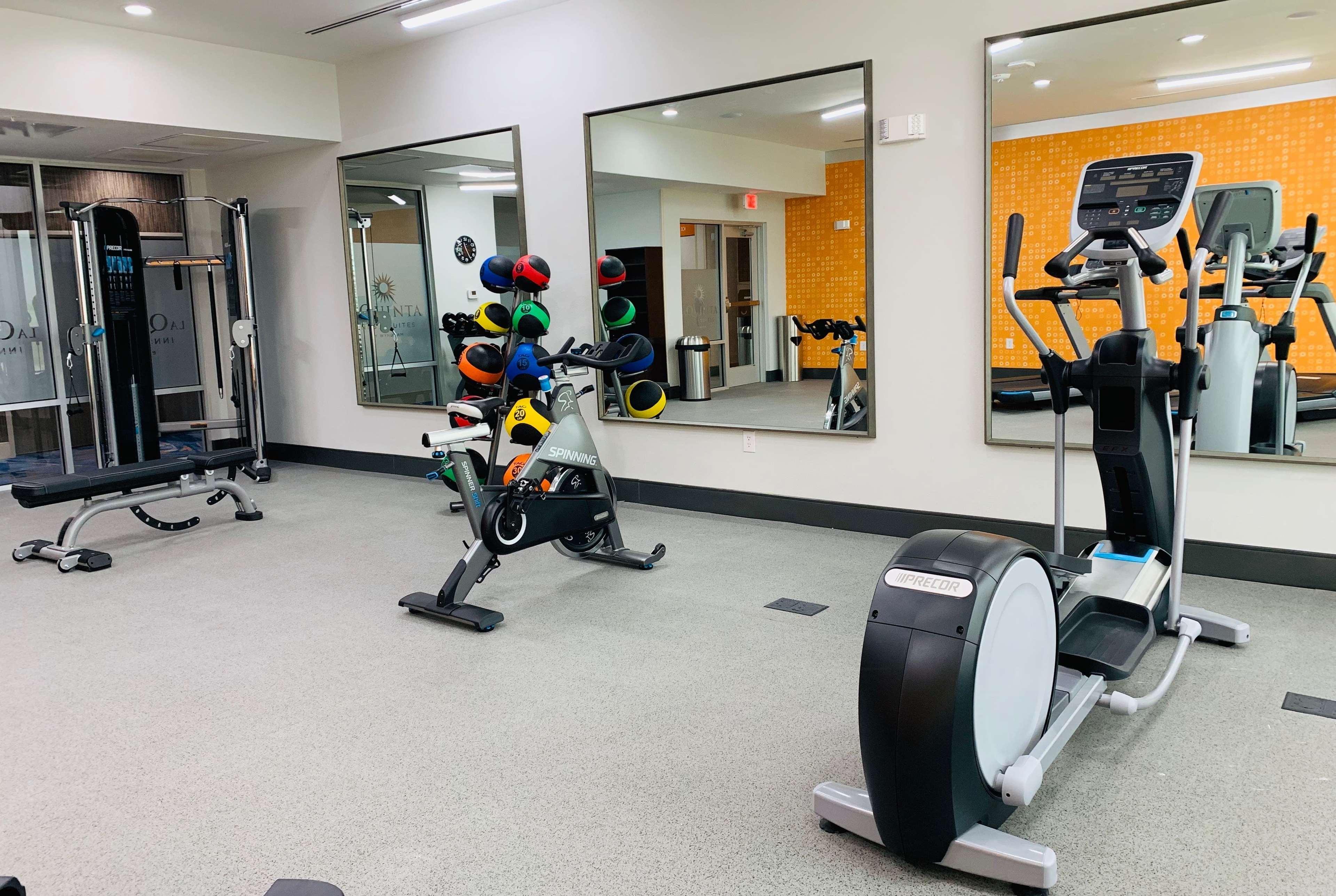 La Quinta Inn & Suites By Wyndham - Red Oak Tx Ih-35E エクステリア 写真