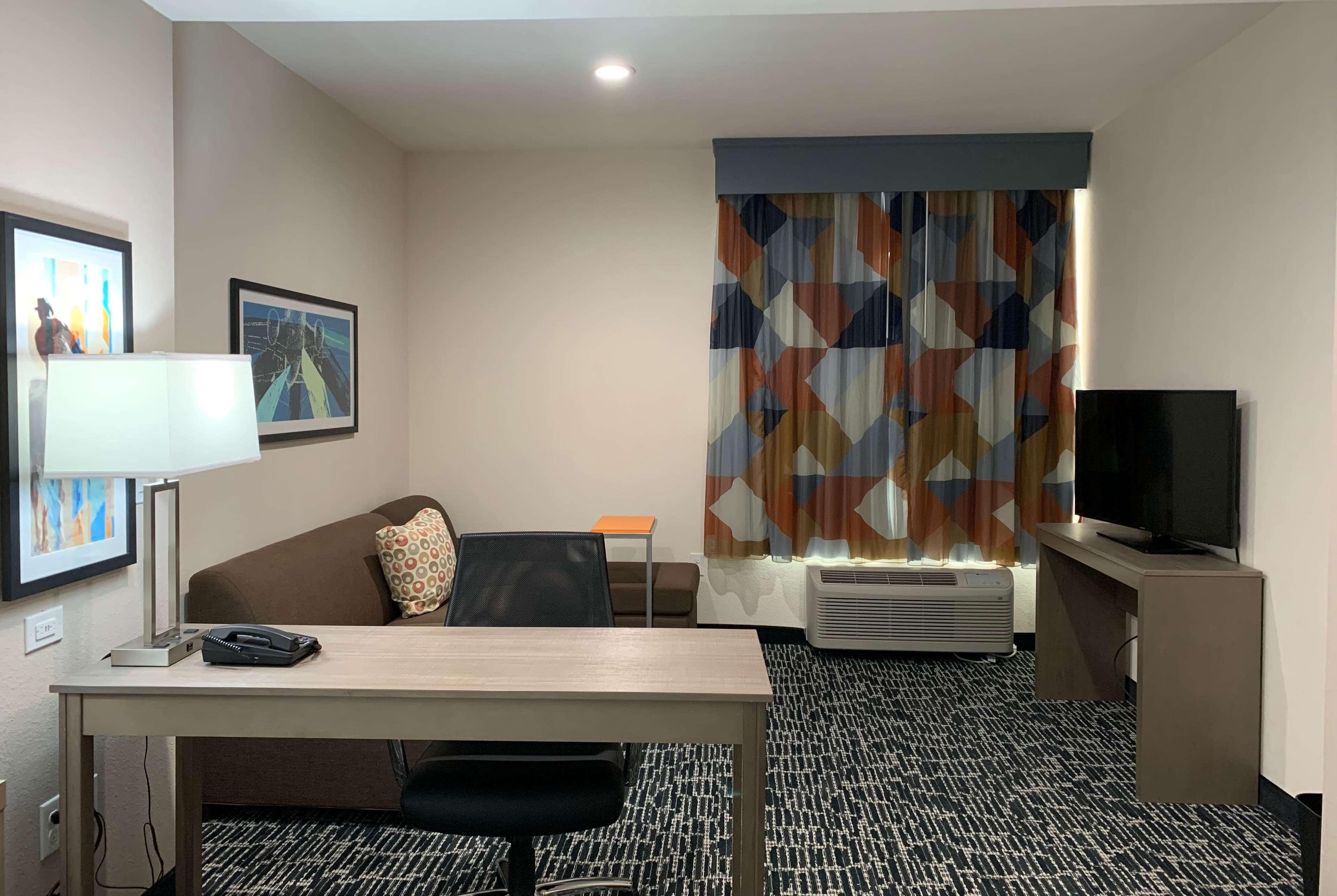 La Quinta Inn & Suites By Wyndham - Red Oak Tx Ih-35E エクステリア 写真