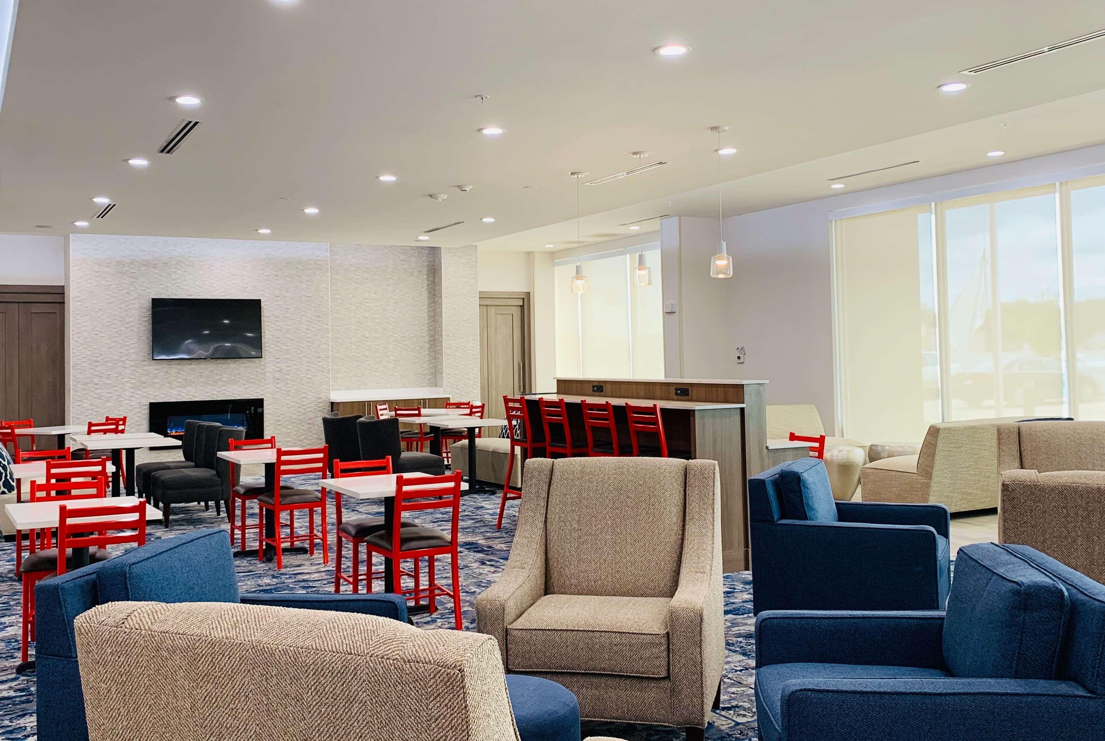 La Quinta Inn & Suites By Wyndham - Red Oak Tx Ih-35E エクステリア 写真